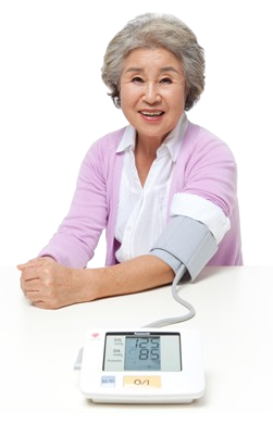 노인 혈압 측정 이미지